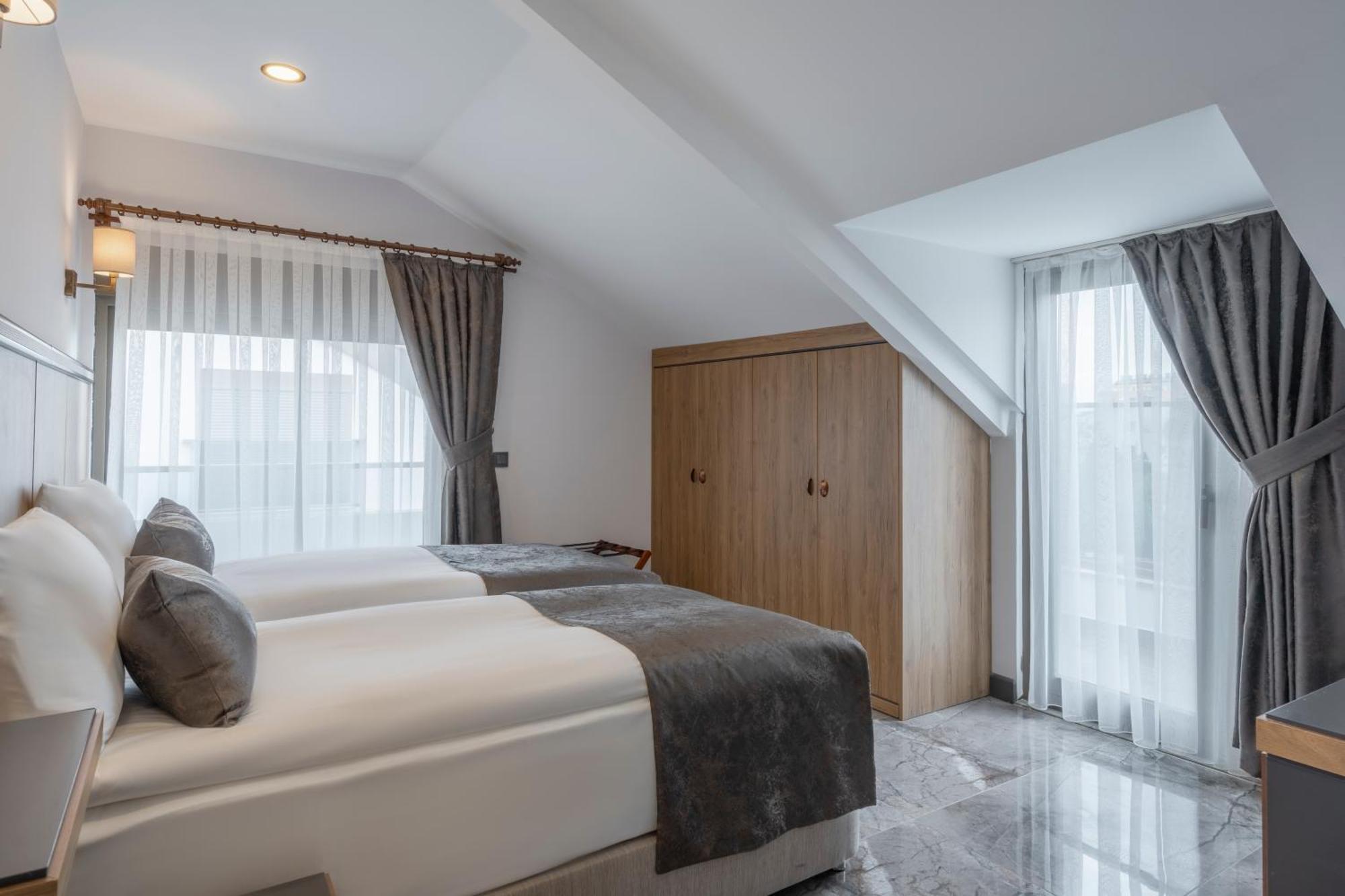 Quality Gold Suite Hotel Antalya Exterior photo